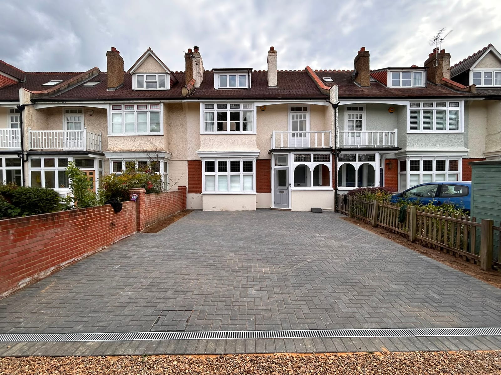 Driveway, patio and landscaping project by Hills Driveways & Patios