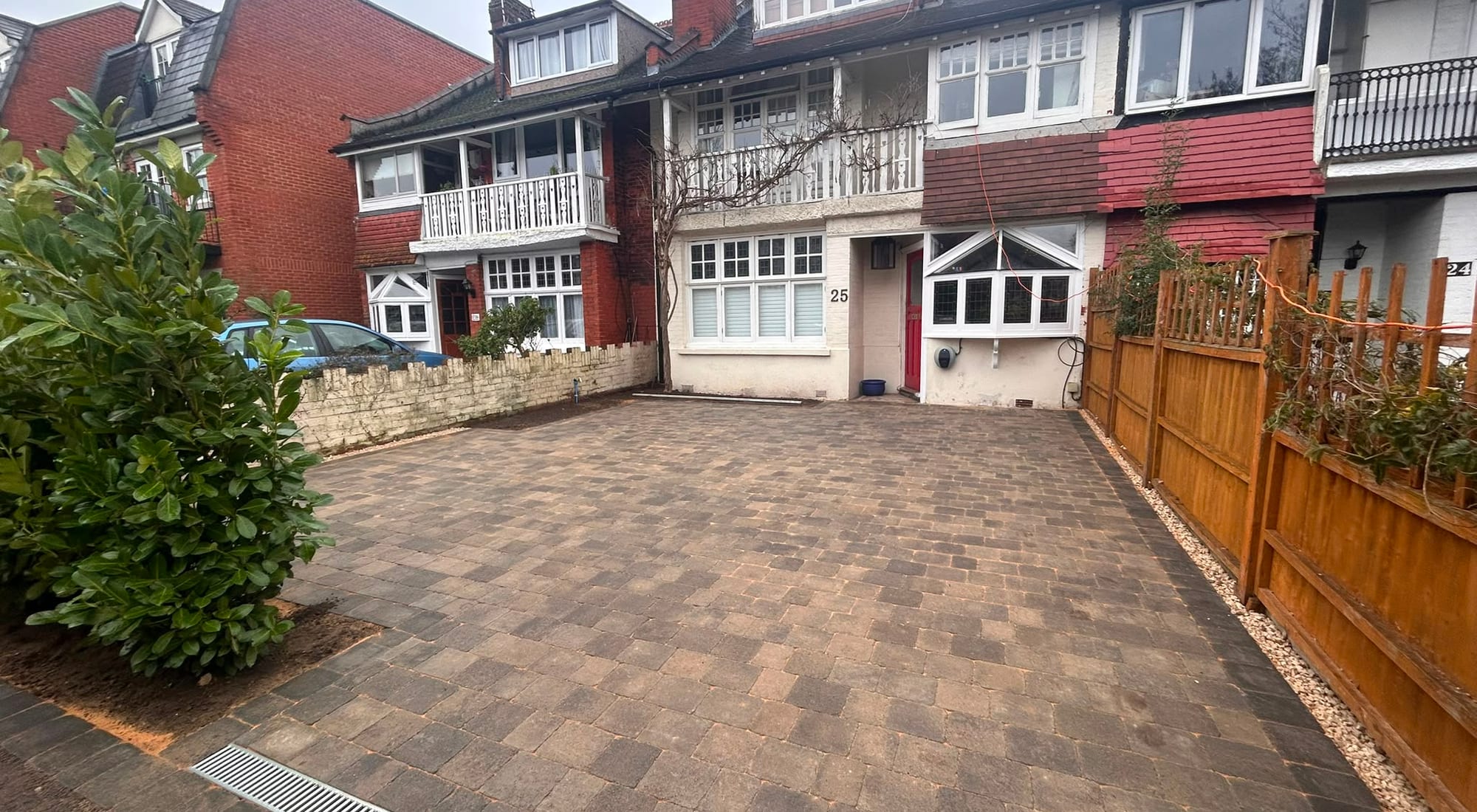 Driveway Cleaning in Cobham by Hills Driveways & Patios